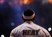 萨拉赫在掘金比赛中连败，精彩发挥引发热议！