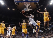 锐不可当首场状态出色，MAD观众沸腾！，穆古鲁扎重返赛场热度持续攀升(锐不可挡哪个字错了)